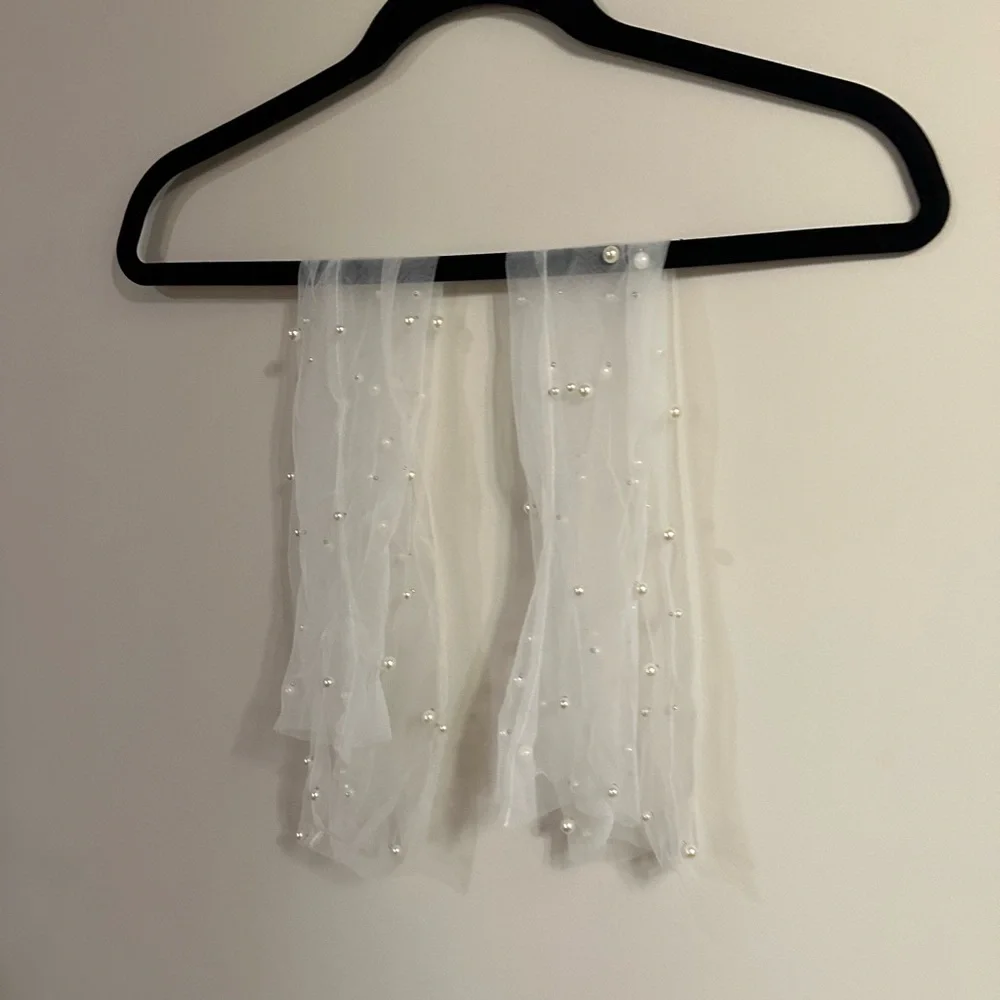 FLORA bridal Valentina Gloves - Picture 9 of 10